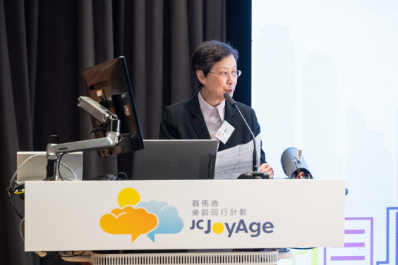 香港大學副校長（國際創新中心）（暫任）任詠華教授在計劃「樂齡新里程」啟動禮上致辭。
 