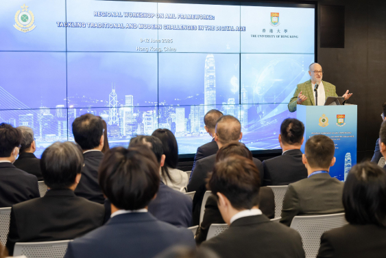港大工程學院院長David Srolovitz教授於閉幕典禮上致辭。